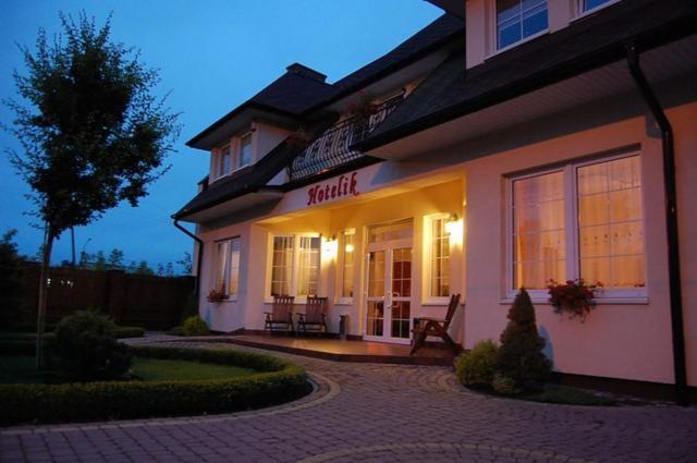 Hotelik - Modlin Airport Nowy Dwor Mazowiecki Exterior photo